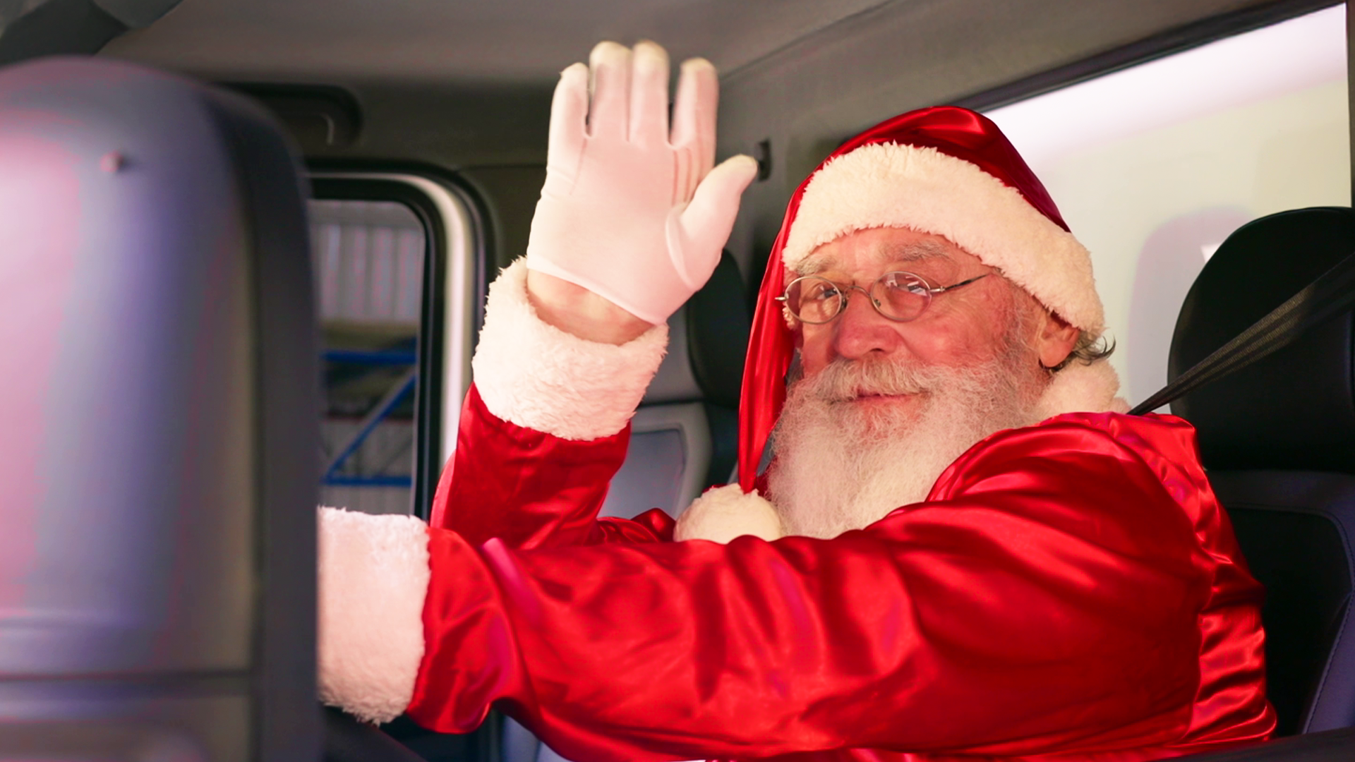 Papai Noel troca trenó por baú isotérmico em campanha da Pavan